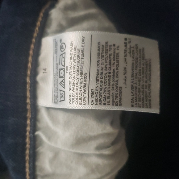 Shorts - Picture 4 of 5